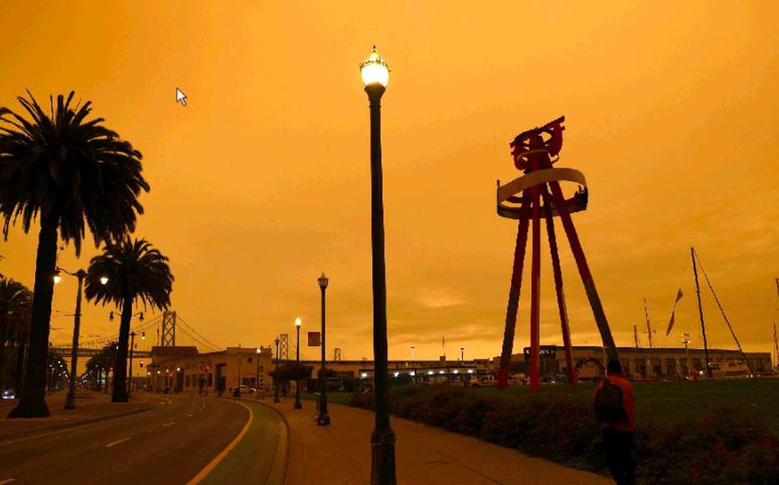 Las imágenes del cielo de San Francisco teñido de rojo por los incendios de California