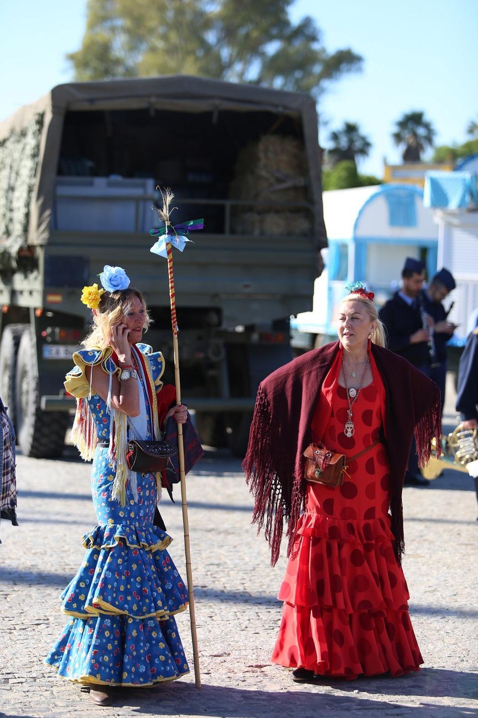La salida hacia El Rocío de la Hermandad Castrense