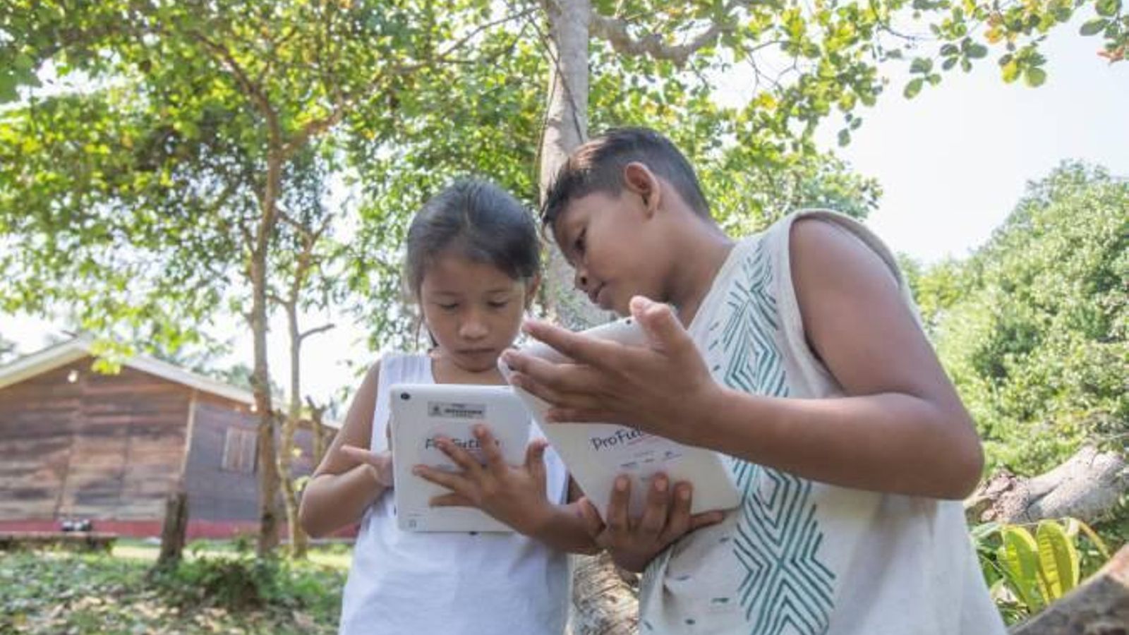 Las historias de la angoleña Emilia, el brasileño Cristiano y la filipina Nicole ponen de manifiesto que el afán por aprender y el sueño de un futuro mejor son universales.