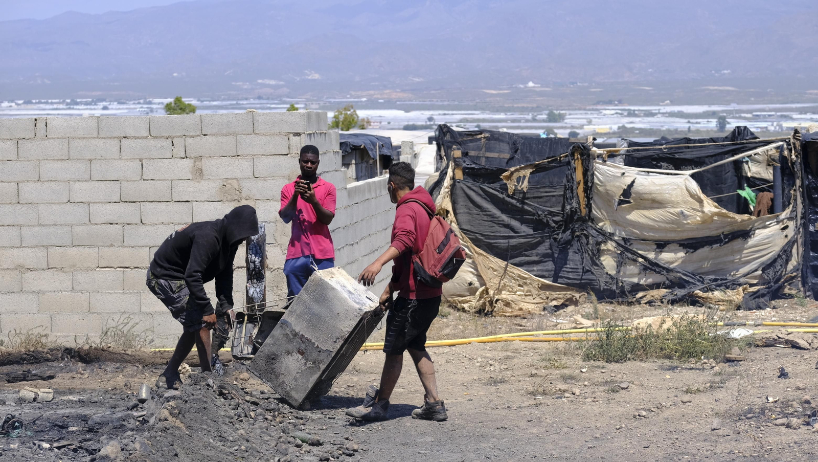 Fotogalería incendio asentamiento de chabolas en Atochares-Níjar (Almería)