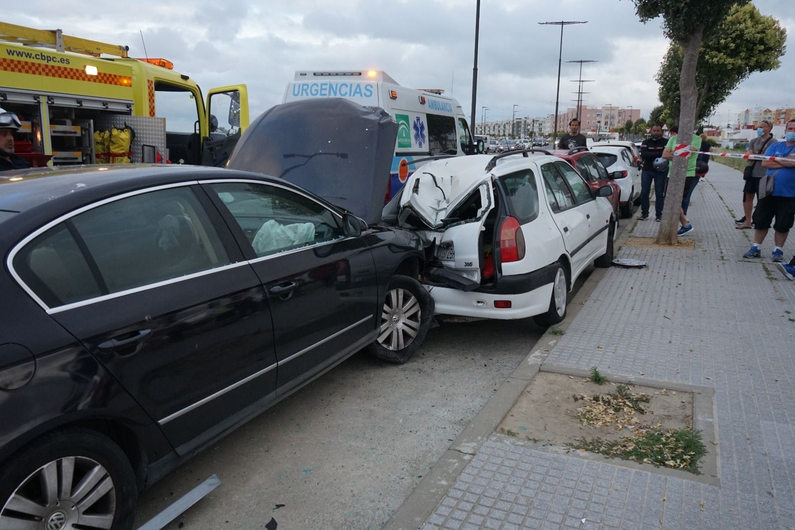 Estado en el que han quedado los coches implicados tras la colisión.