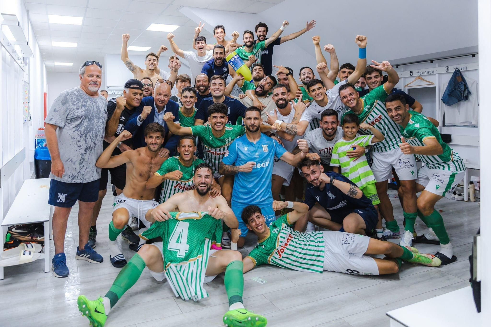 El Sanluqueño aseguró el play-off venciendo al Antequera y puede acabar tercero.