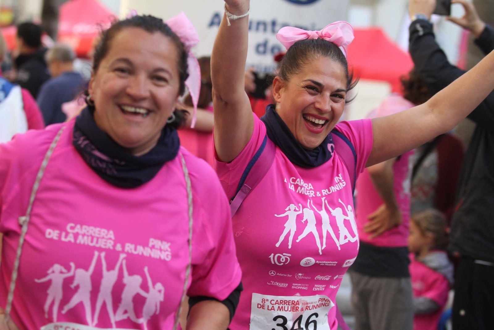 Imágenes de la Carrera contra el cáncer de mama de Huelva.