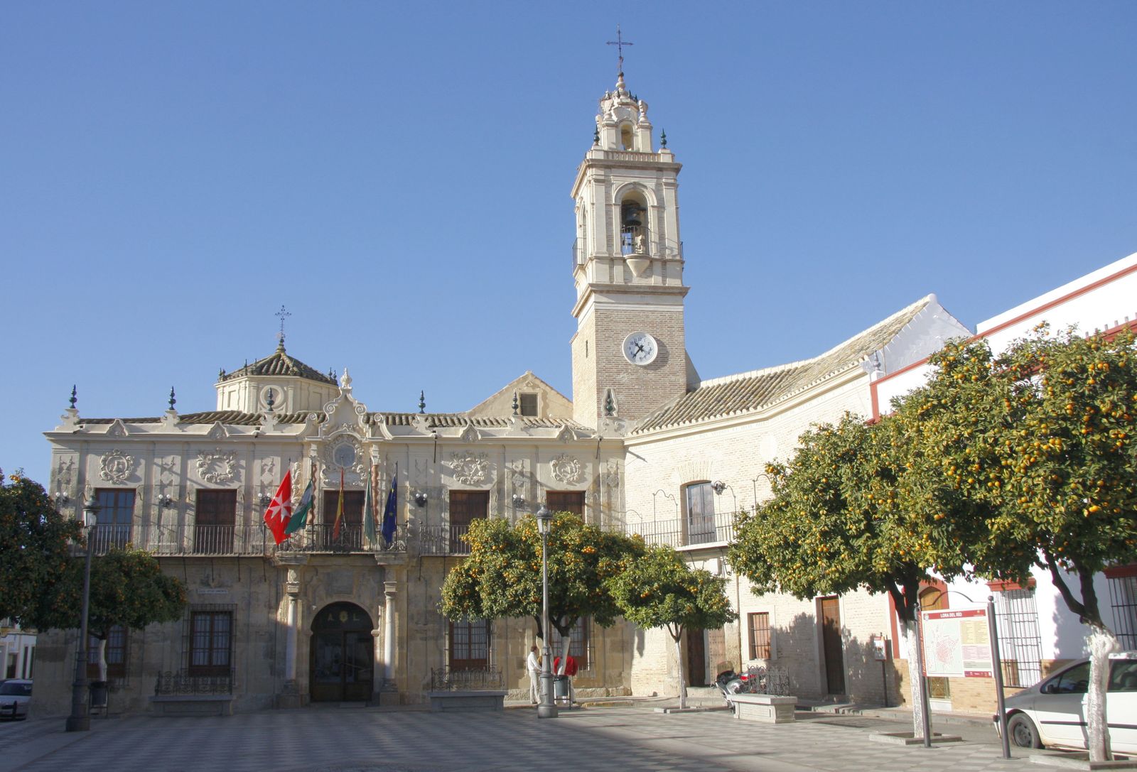 Fachada del Ayuntamiento de Lora del Río.