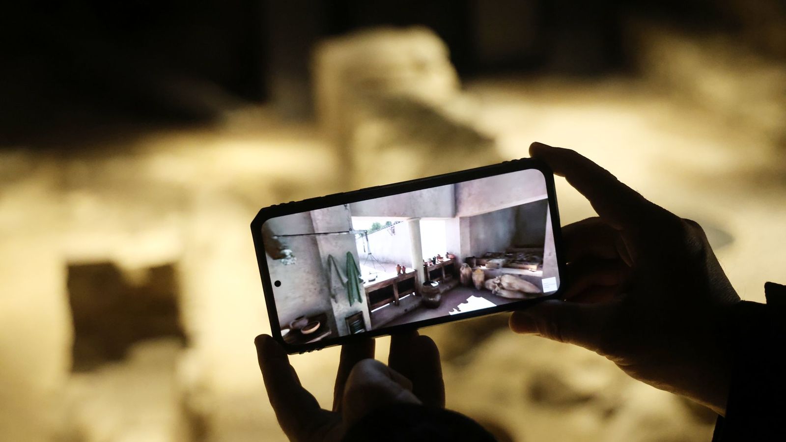 Recreación en 360 grados del yacimiento arqueológico accesible a través de dispositivos móviles durante la visita.