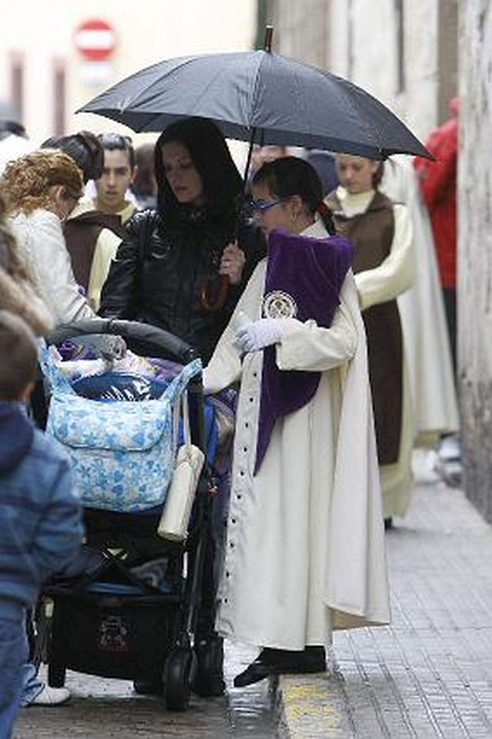 La hermandad del Prendimiento, otra de las afectadas por las lluvias en este Lunes Santo.

Foto: Jose Braza