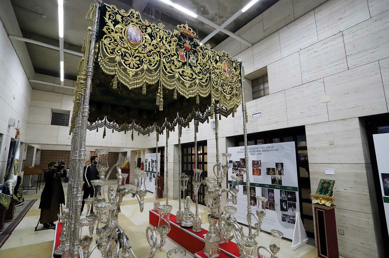 Imágenes de la exposición de la Hdad de las Tres Caídas en la Casa Colón