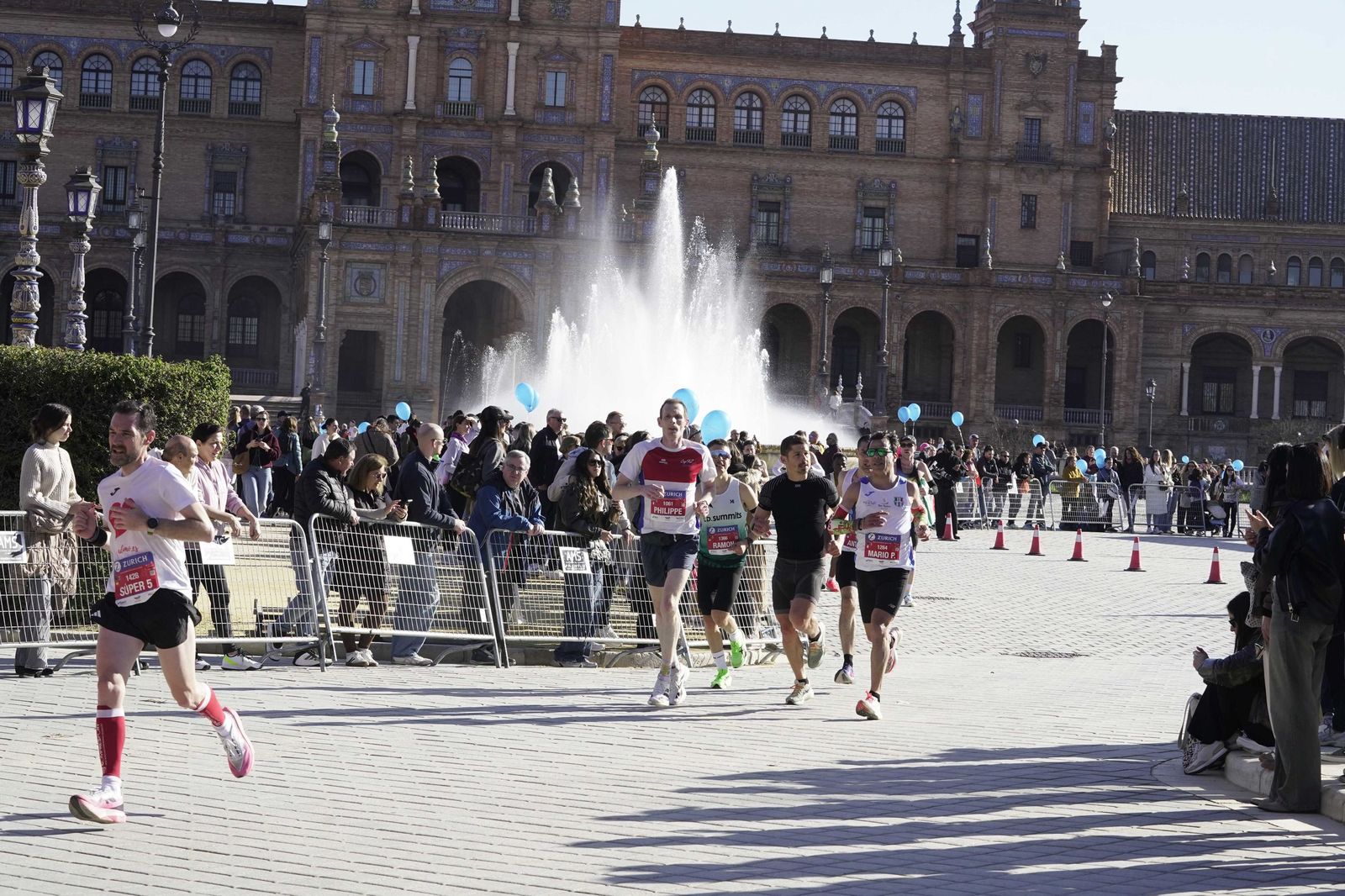 El Zúrich Maraton de Sevilla 2026 en la Plaza de España, galería 1