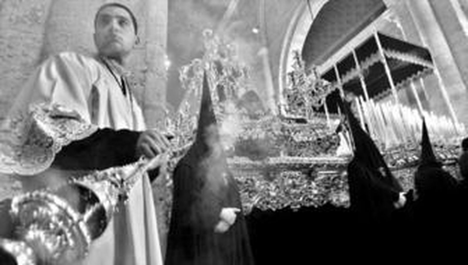 Los dos pasos de la hermandad del Calvario, anoche, en la nave principal de San Pablo.