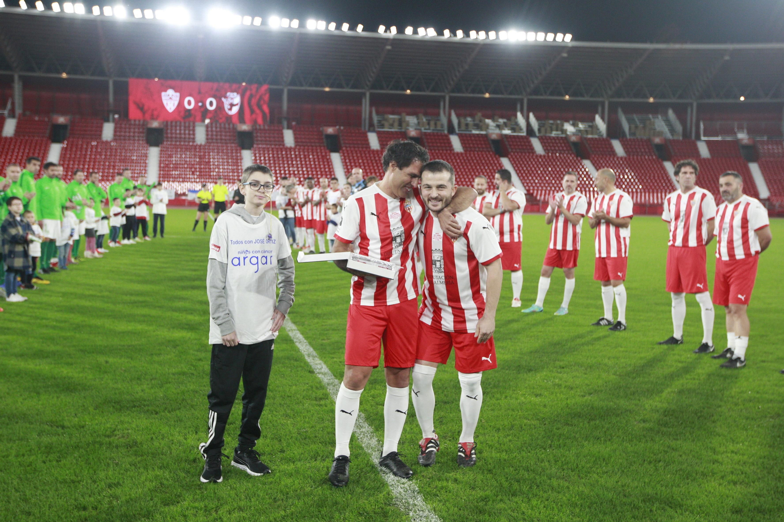 Imágenes del partido homenaje al 'eterno' capitán de la U.D. Almería, José Ortiz
