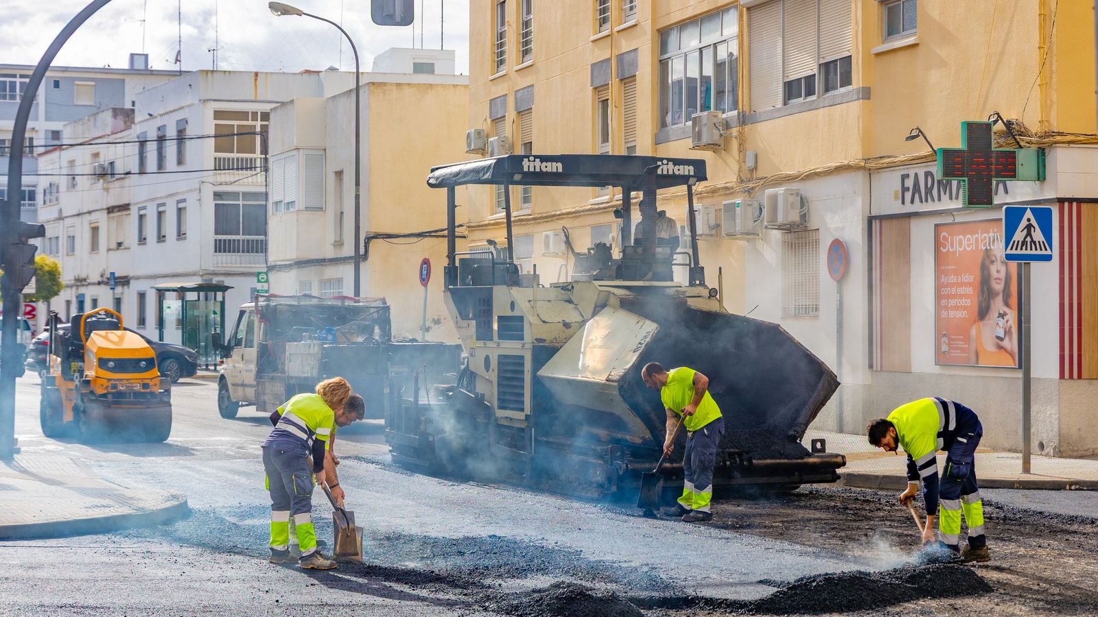 Asfaltado de la intersección de las calles San Marcos y San Onofre, a la altura de Falla, en San Fernando