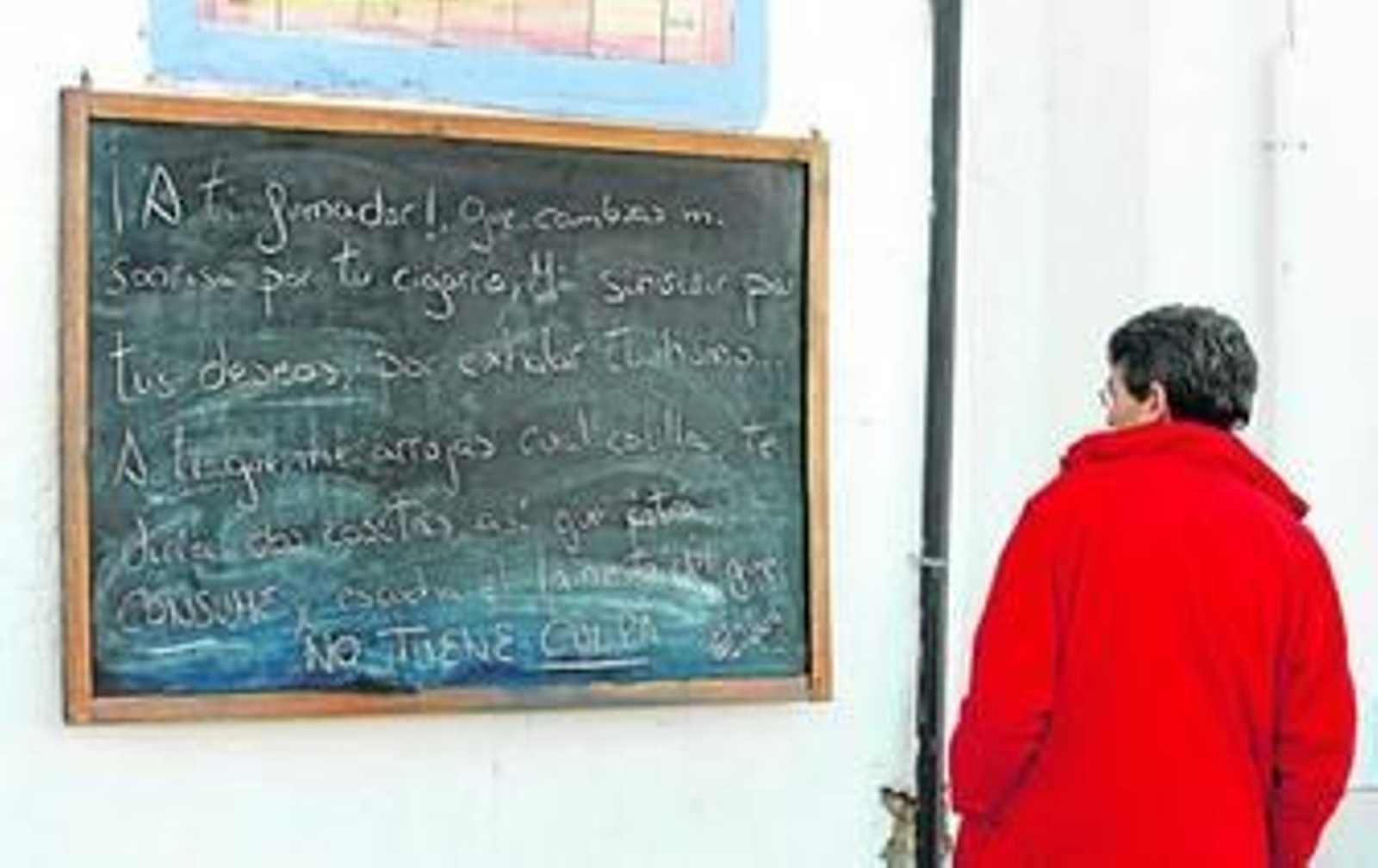 El propietario del restaurante-café-charcutería El Tendero, en Canalejas, ha dedicado estas palabras a los fumadores.
