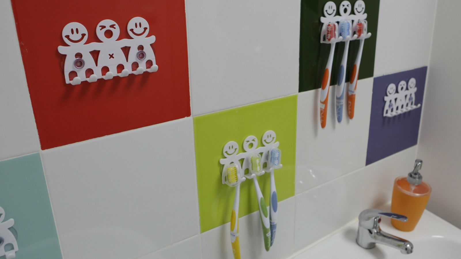 Los educadores procuran que la decoración y el entorno haga que los menores vena estos centros como su propia casa.