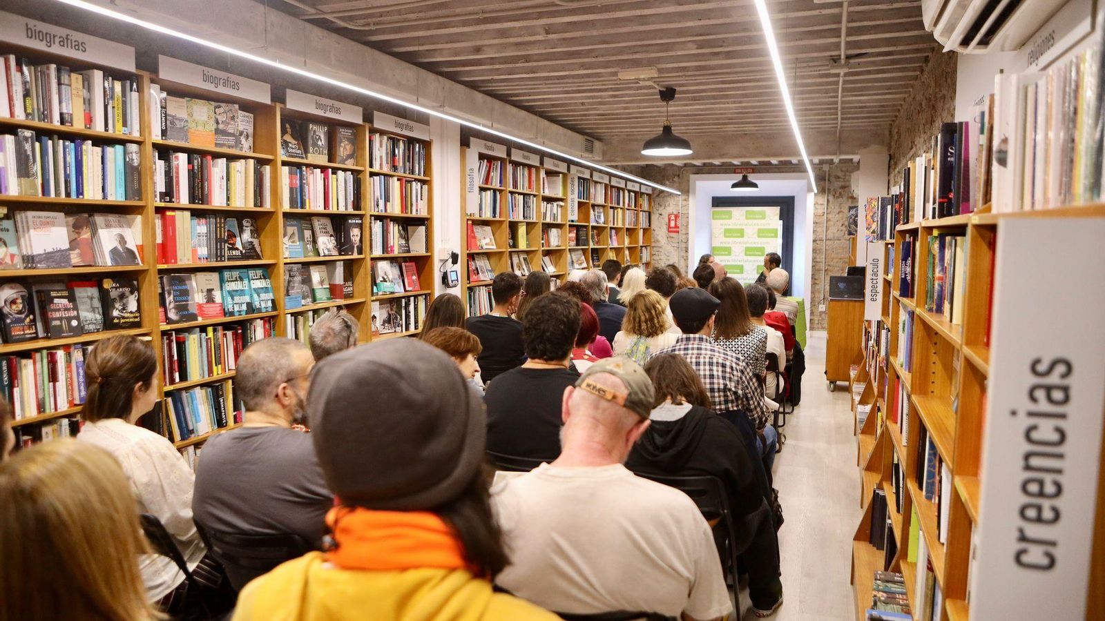 Lleno en la Librería Luces para la presentación del nuevo libro del periodista Pablo Bujalance. Lleno en la Librería Luces para la presentación del nuevo libro del periodista Pablo Bujalance.