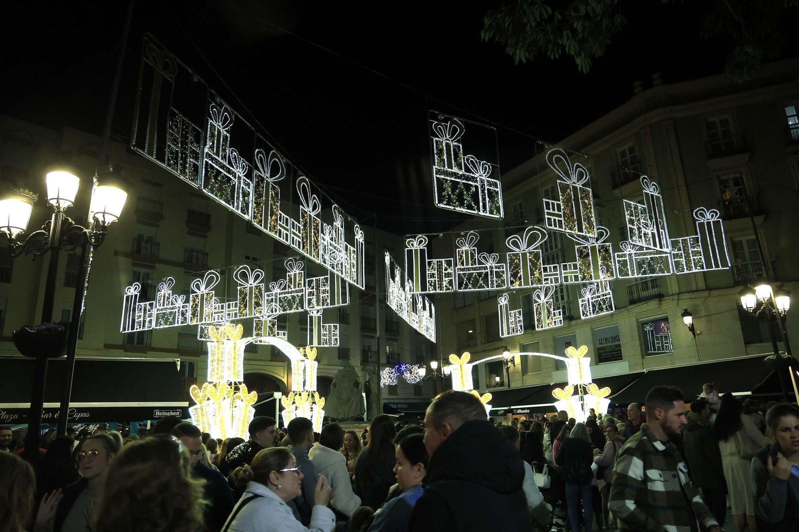 Fotos del encendido del alumbrado navideño en La Línea