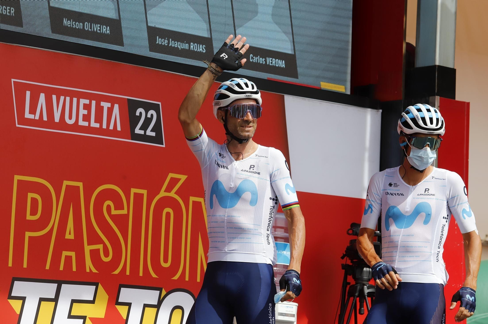 Imágenes de la Vuelta Ciclista a España en su salida desde Aracena en la 17ª etapa