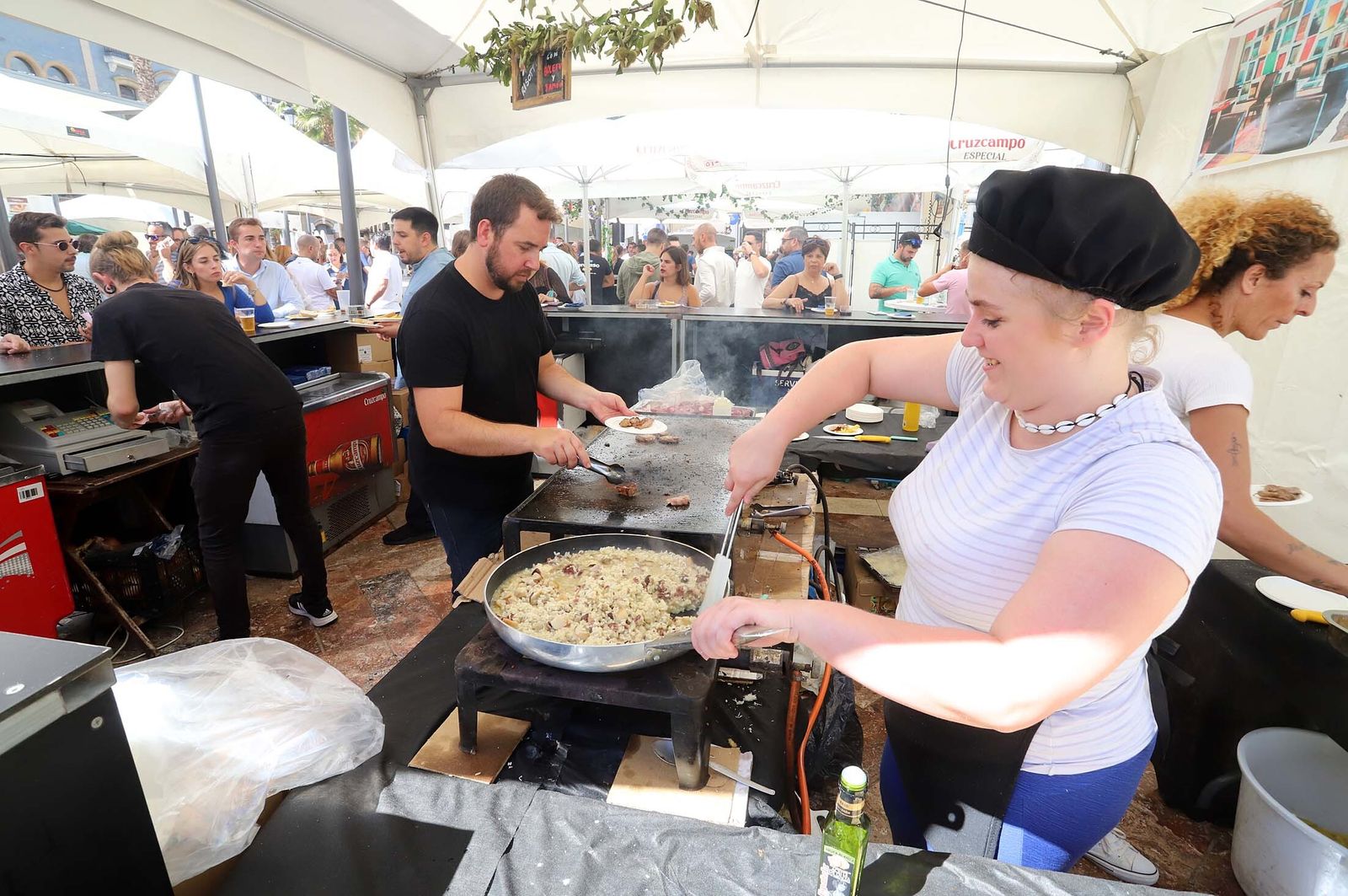 Imágenes del gran ambiente en el segundo día de la Feria de la Tapa