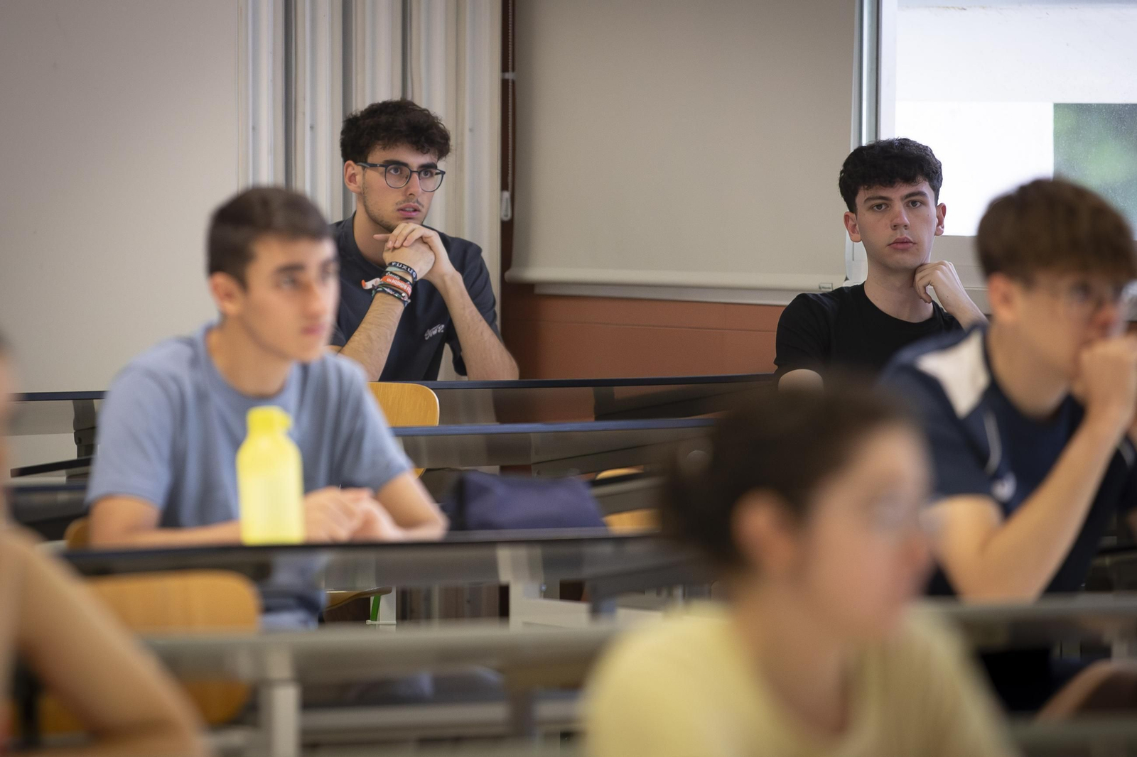 El primer día de Selectividad en Granada, en imágenes