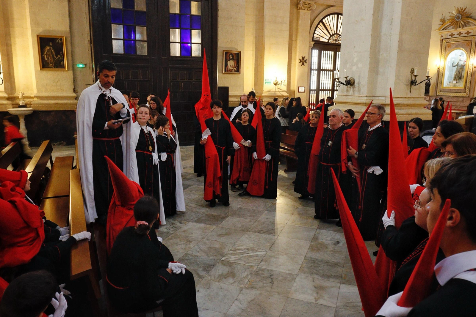 Imágenes de la salida del Perdón en la Semana Santa de Chiclana 2025