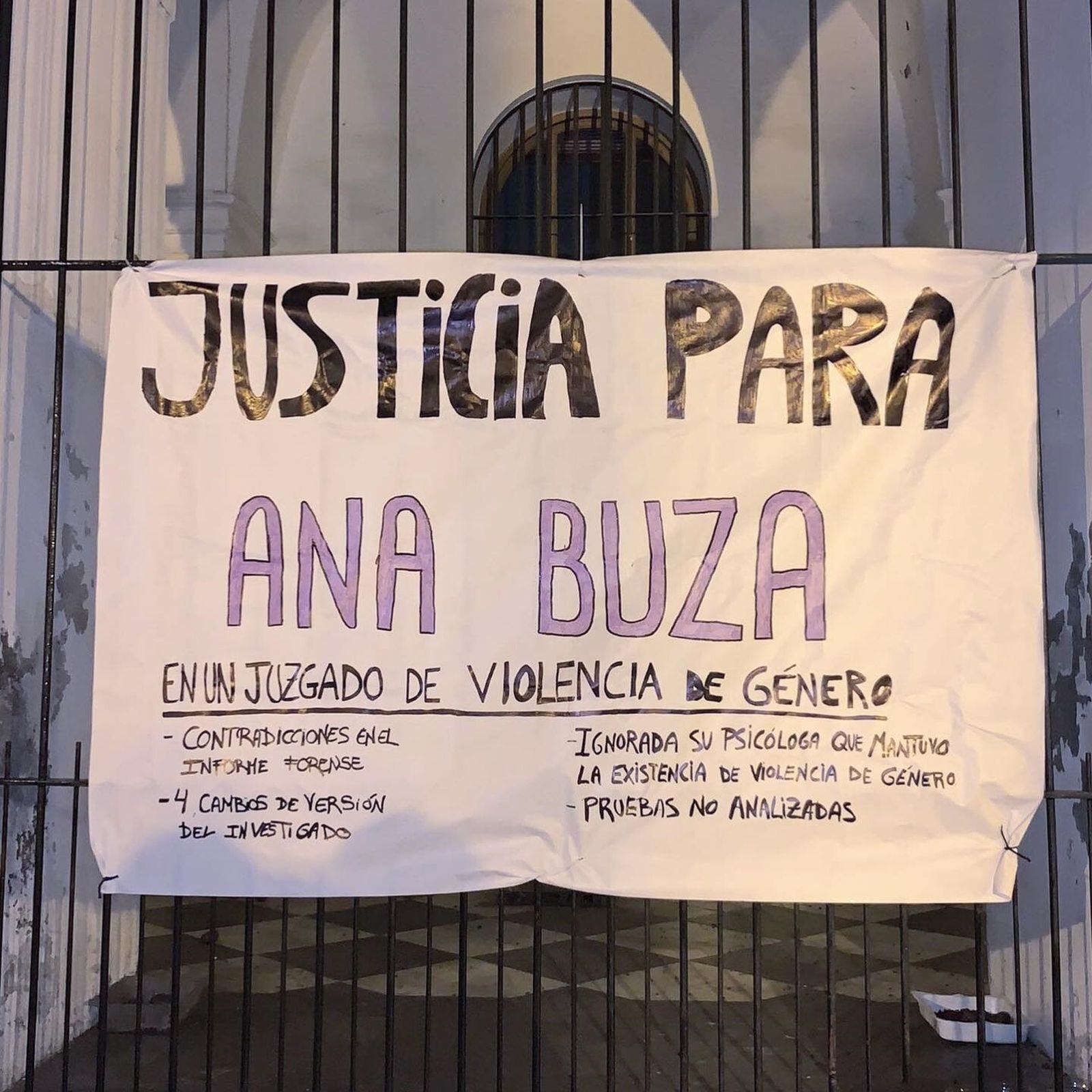 Un cartel pidiendo Justicia para la joven.