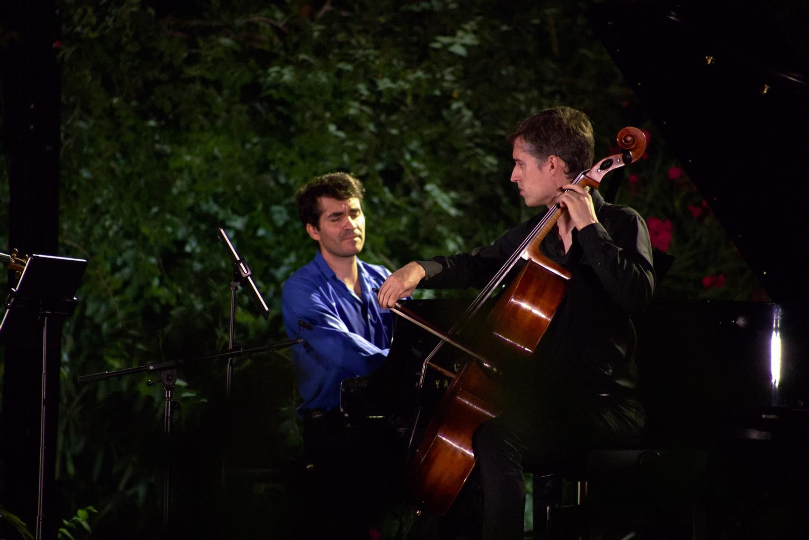 El Trío Vibrart llena de sensibilidad y arte el Tendencias de Salobreña