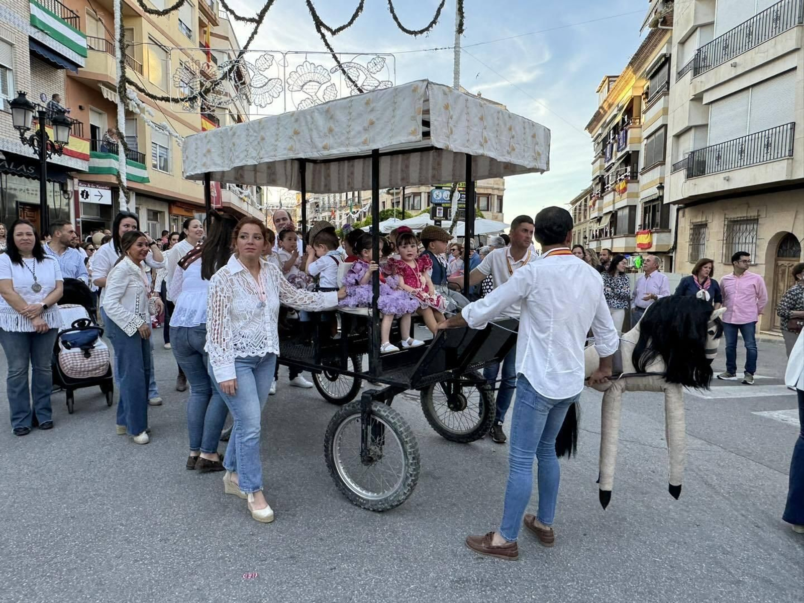En imágenes: Los más pequeños celebran su romería escolar en Porcuna