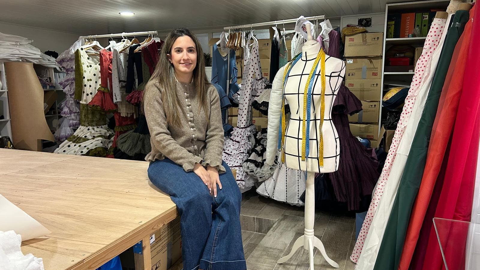 Gloria Galán, la joven diseñadora de moda flamenca en Algeciras