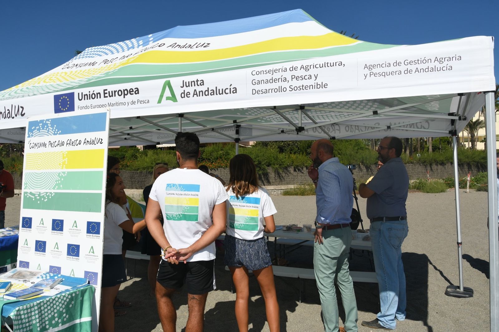 Un momento de la campaña 'Consume pescado fresco andaluz' celebrada en San Roque.