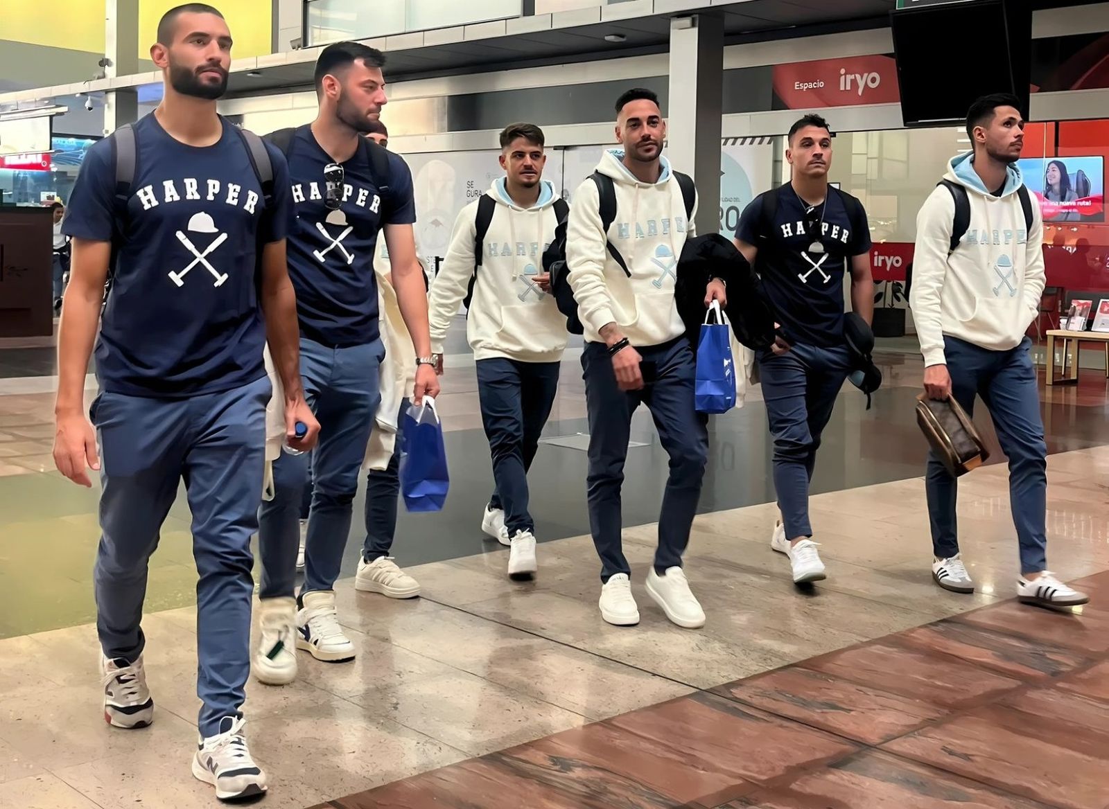 La expedición del Málaga CF, rumbo a Zaragoza.