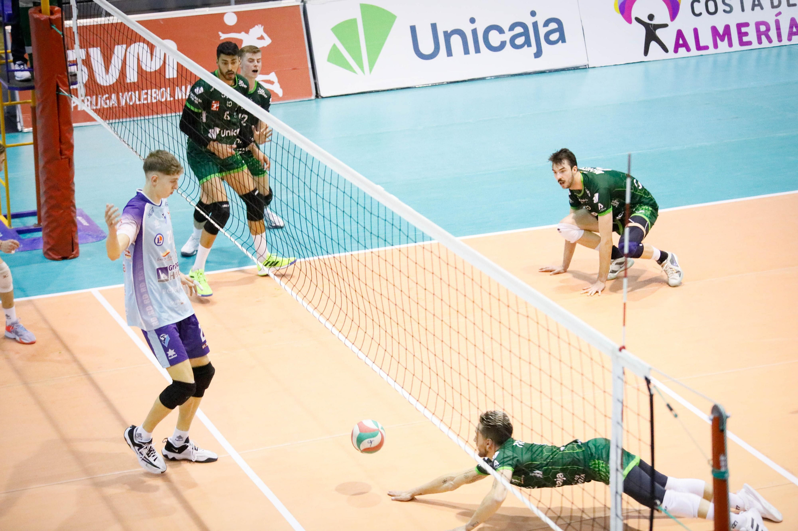 Imágenes del partido entre Unicaja Almería y Grupo Herce Soria