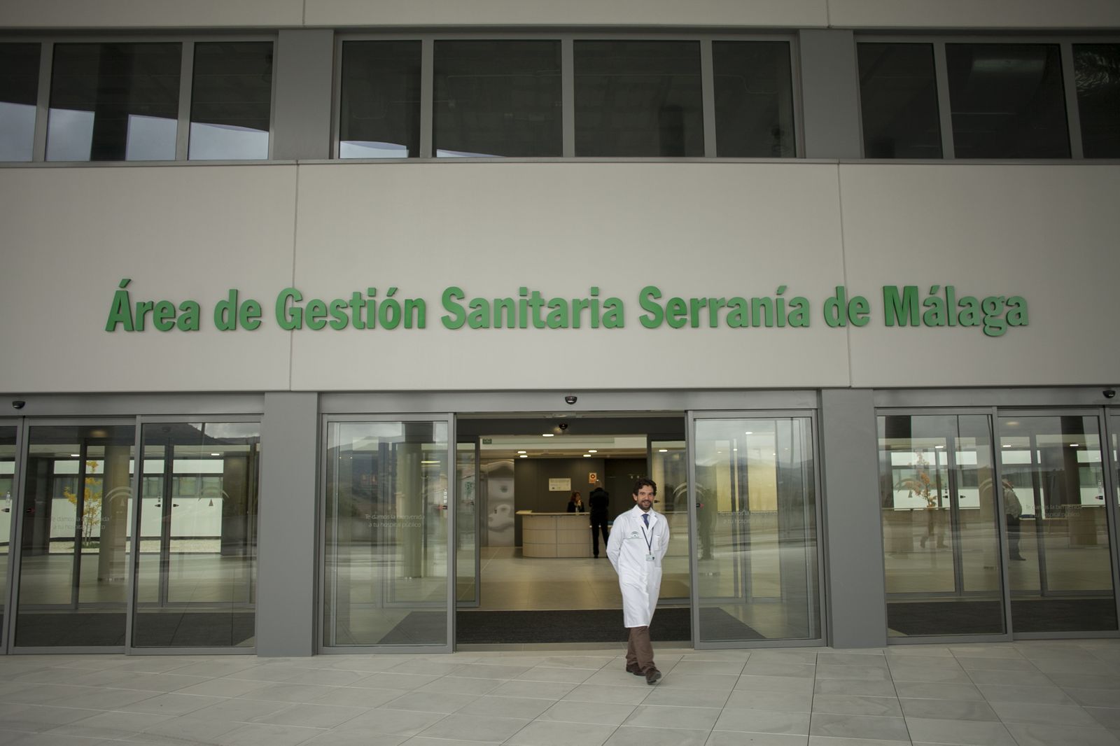 El hospital con el nombre anterior y el actual.