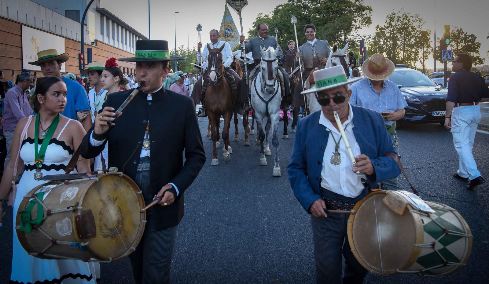 Llegada de la Hermandad del Rocío de Triana 2025 a Sevilla