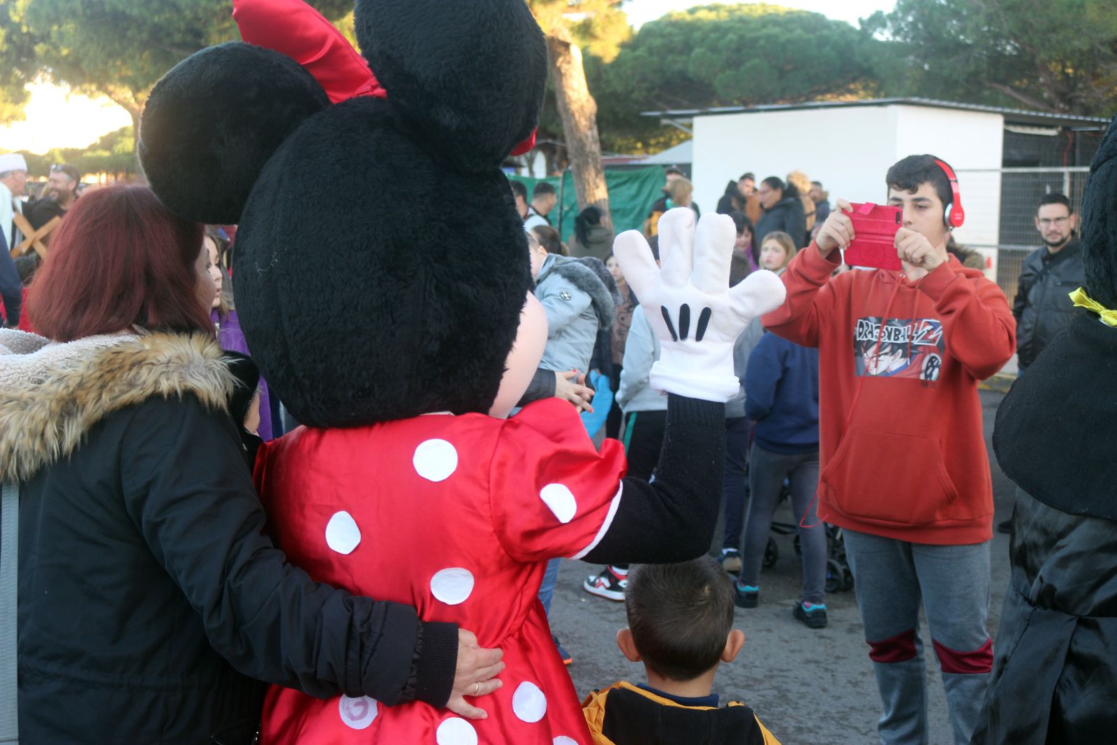 Los Reyes Magos visitan la barriada Río San Pedro