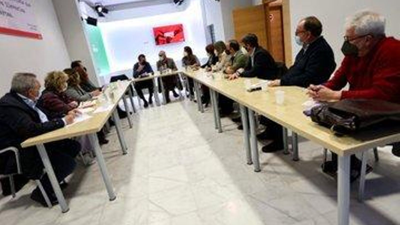 Reunión de la dirección del PSOE sevillano con los secretarios de las once agrupaciones locales de la capital y el alcalde.