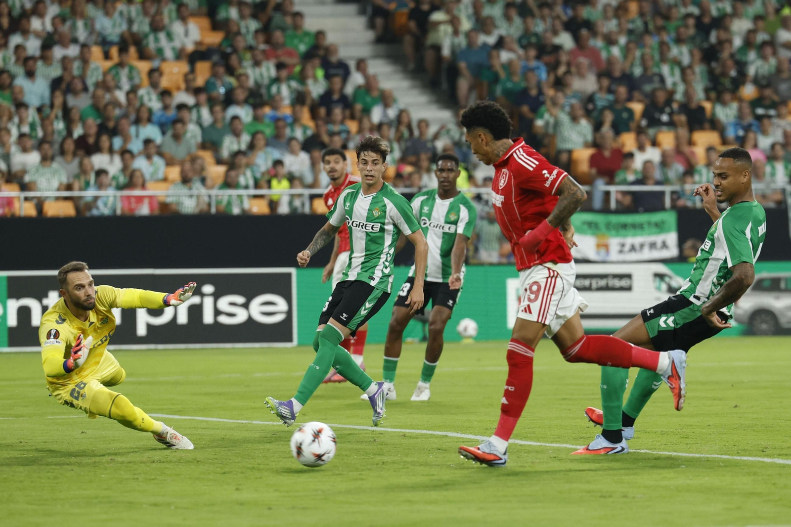 Betis-Nottingham Forest (15).jpg