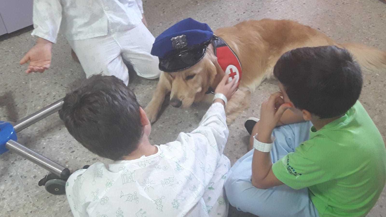 Lenny también se transforma en un perro-policía.