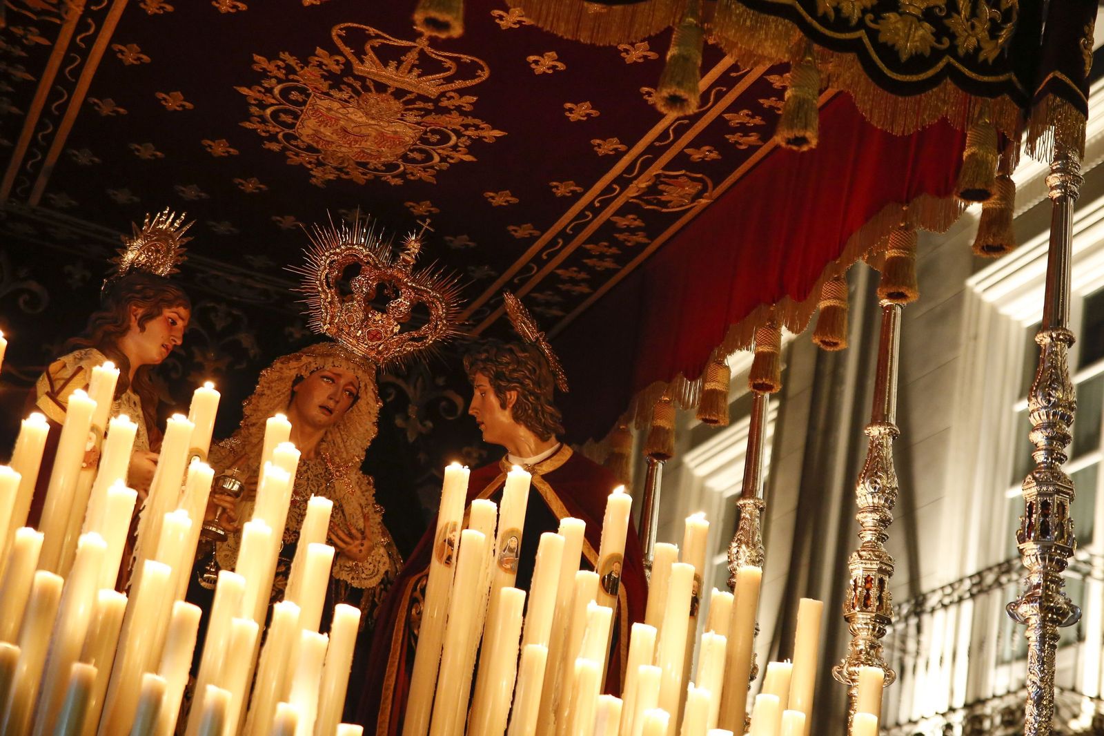 El paso de palio de la Virgen de la Consolación cuenta con los bordados más antiguos de la Semana Santa de Granada