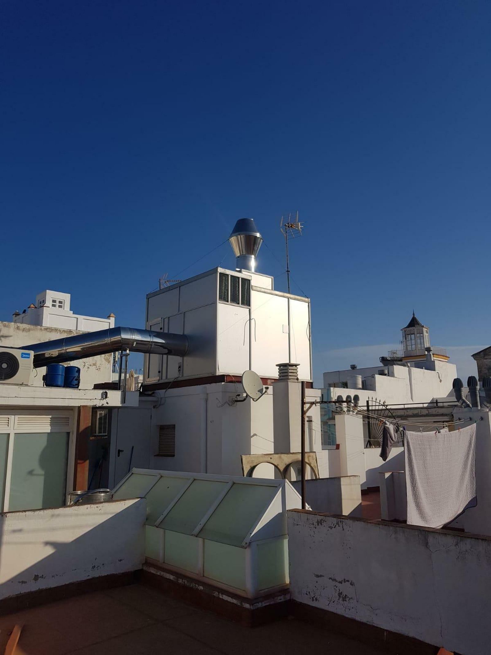 Imagen de la chimenea extractora que ha sido rebajada.