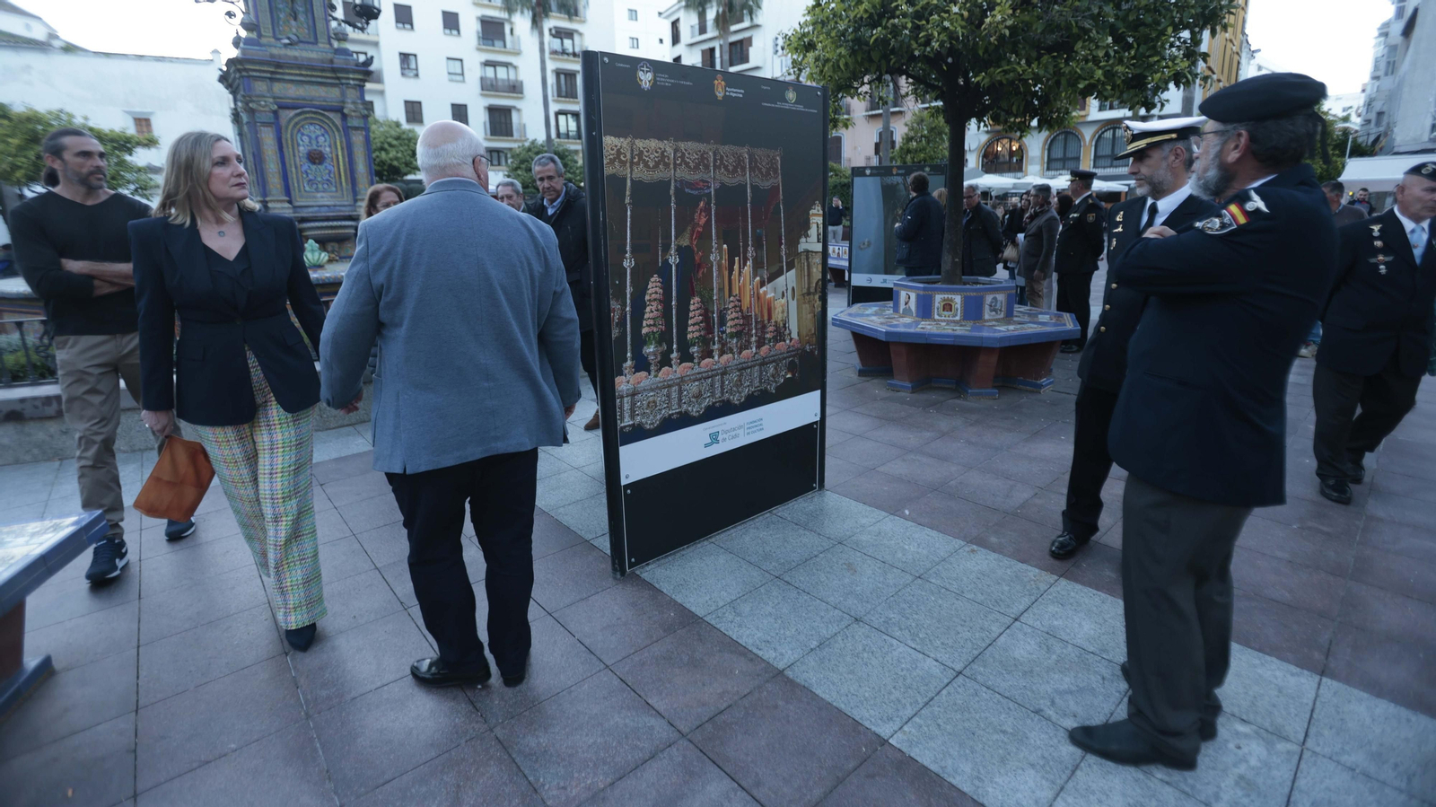 La exposición fotográfica de la Magna Mariana en la Plaza Alta de Algeciras, en imágenes