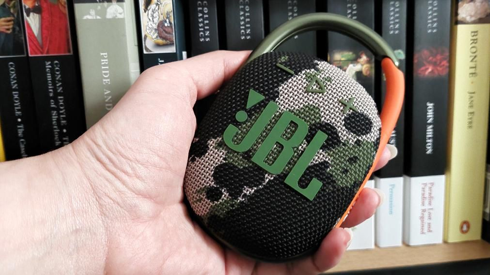 Imágenes del altavoz bluetooth JBL Clip 4