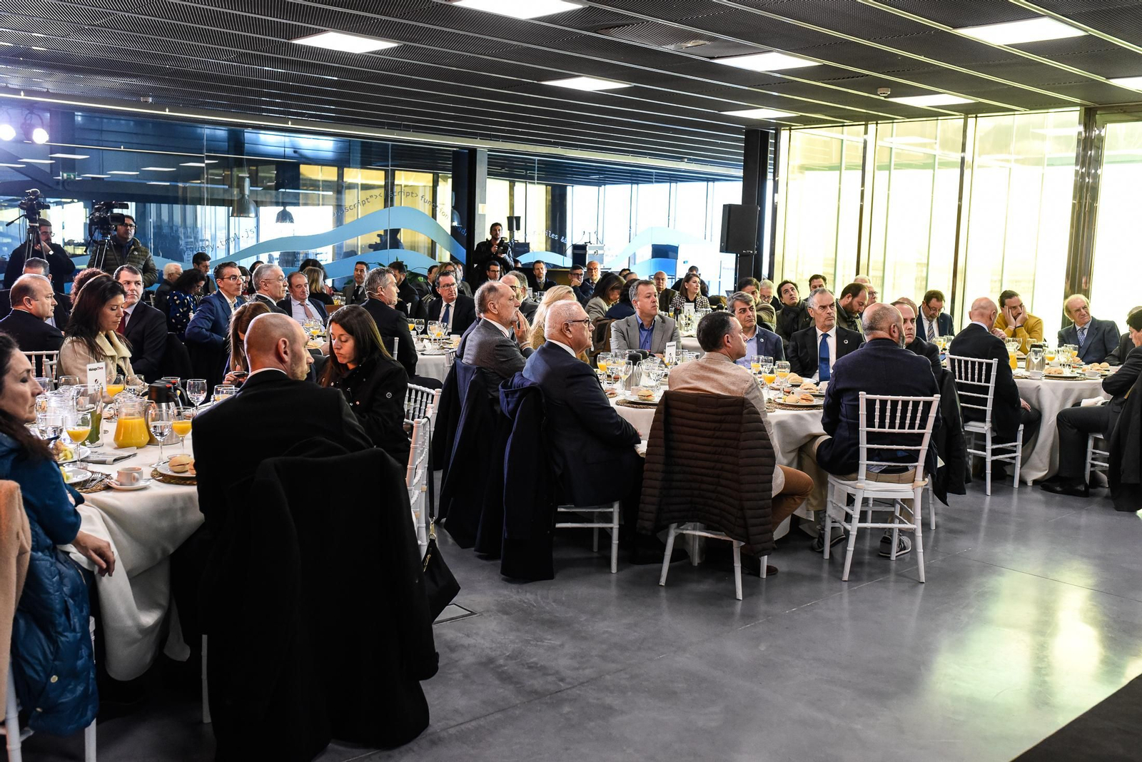 Imágenes de los asistentes al Desayuno Coloquio "Economía azul, claves para el desarrollo sostenible" organizado por el Grupo Joly