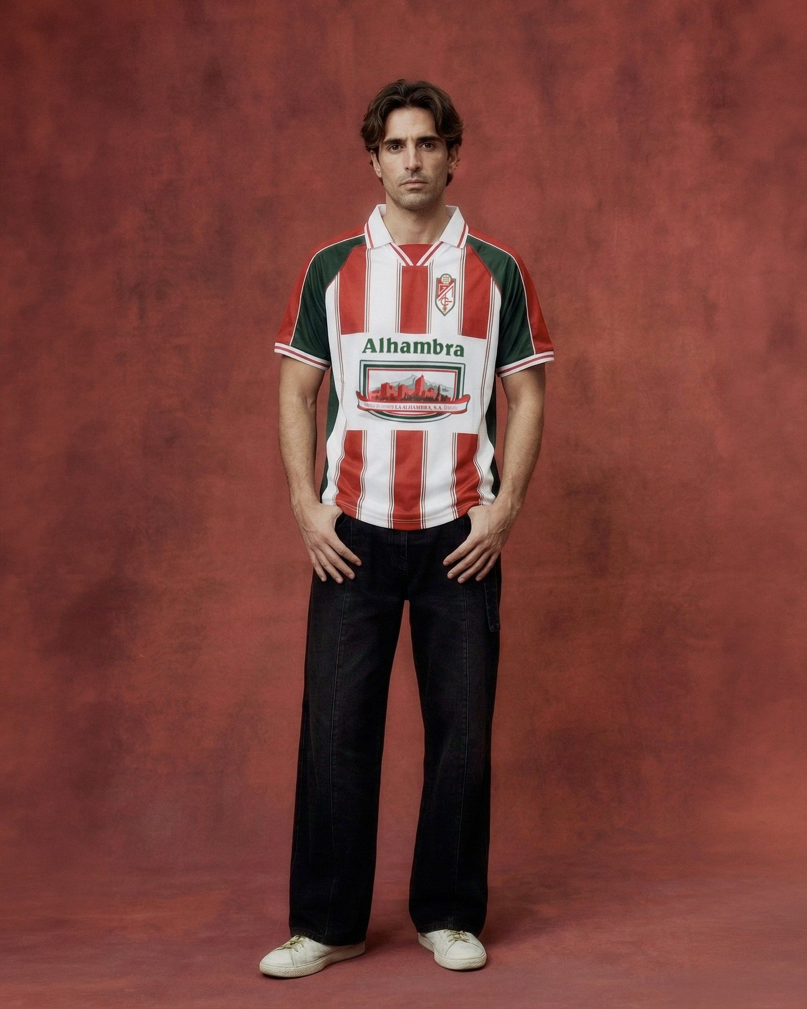 Nueva camiseta retro del Granada CF.