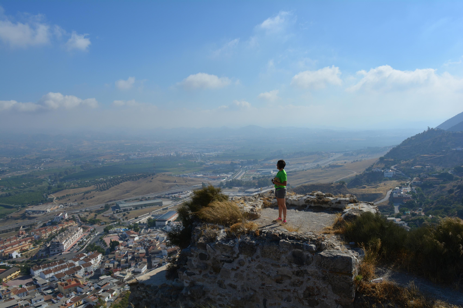 Las vistas que se contemplan desde el castillo de Cártama. Las vistas que se contemplan desde el castillo de Cártama.