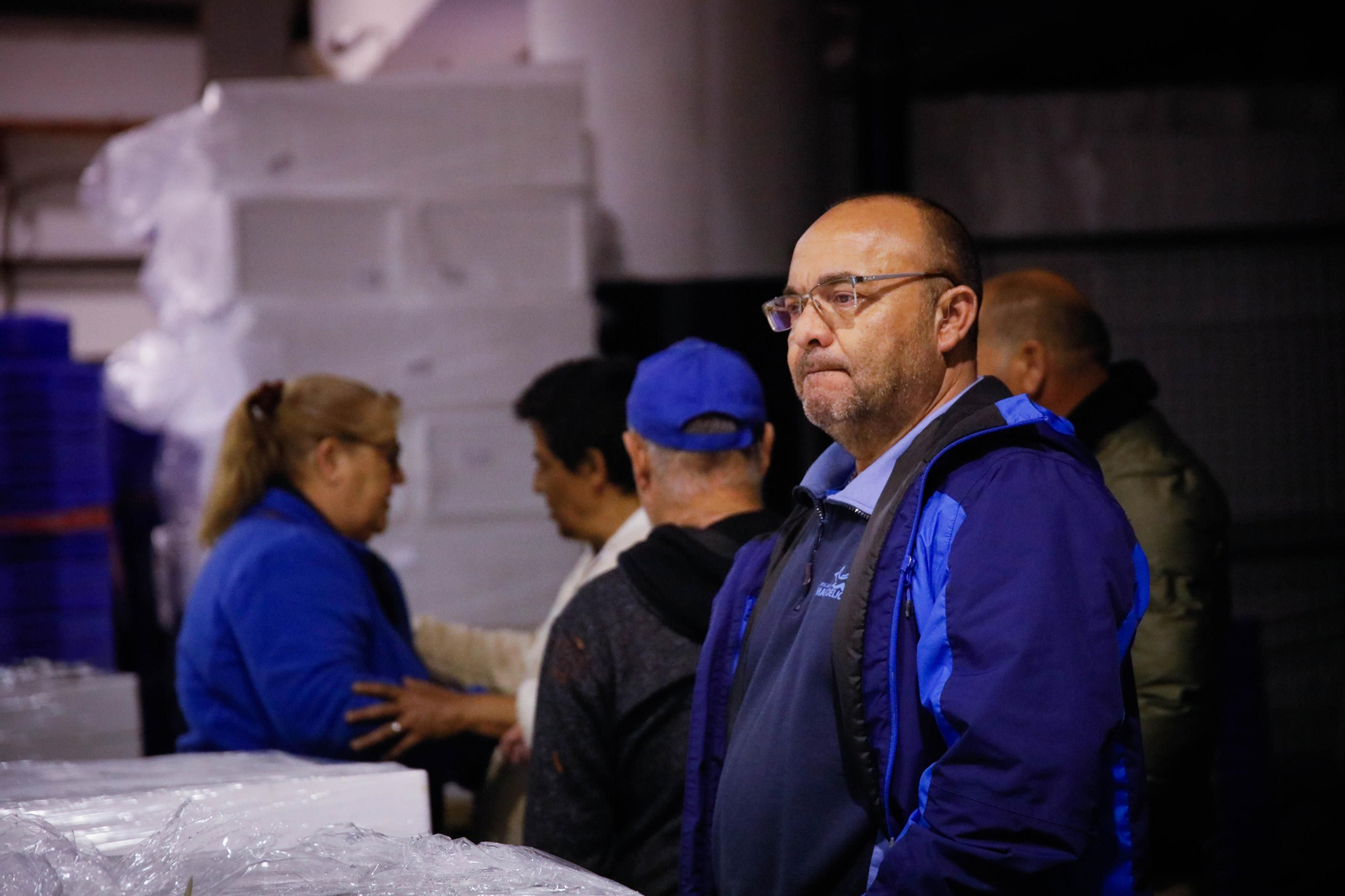 Te contamos en imágenes como ha sido la descarga de las traiñas en la lonja de Almería
