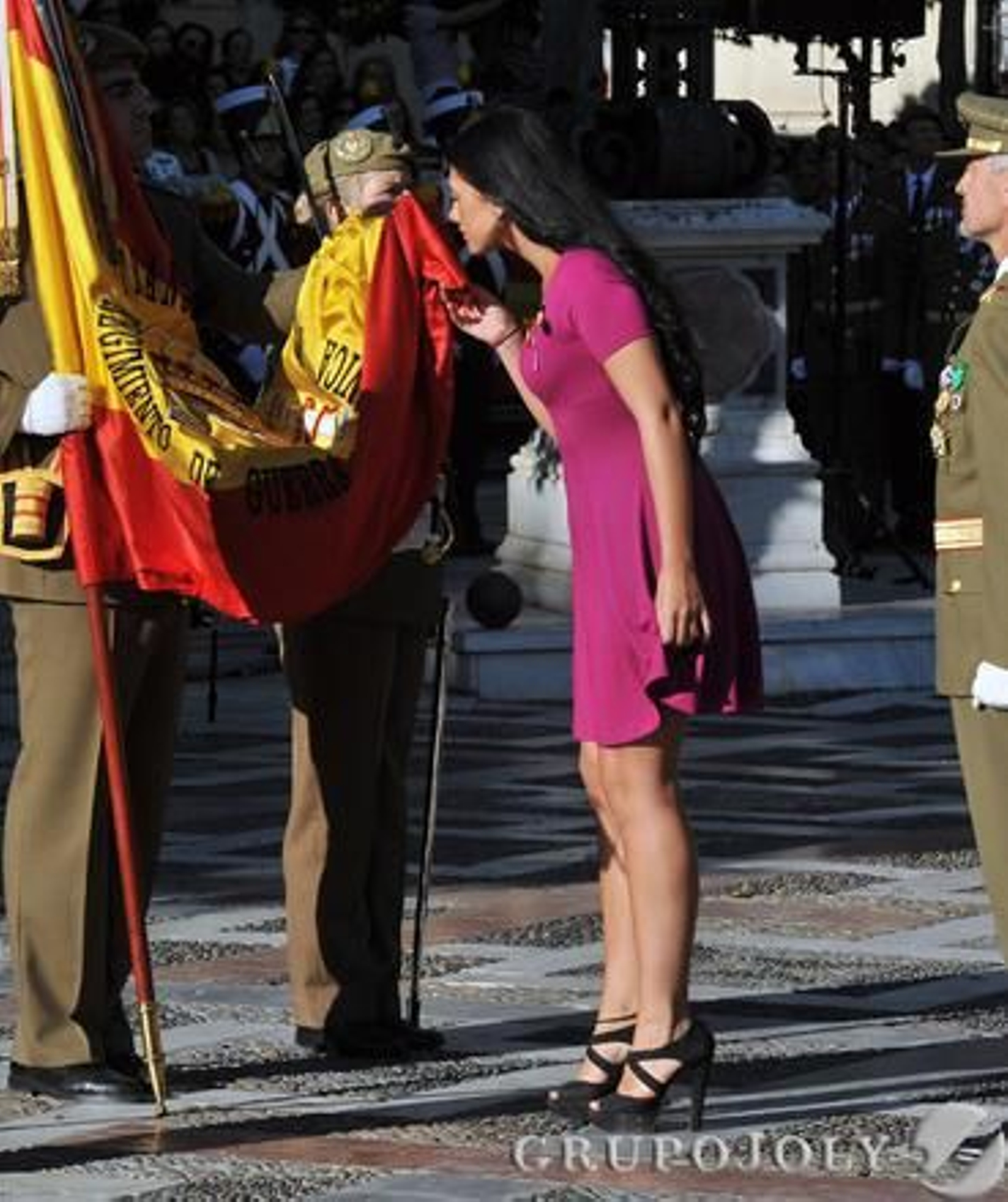 Las imágenes de la jura de bandera y el desfile militar del Día de San Fernando