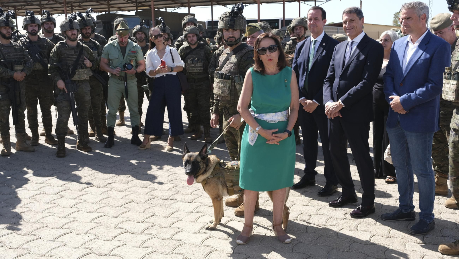 La Ministra de Defensa, Margarita Robles, visita la Base de La Legión en Viator, en imágenes