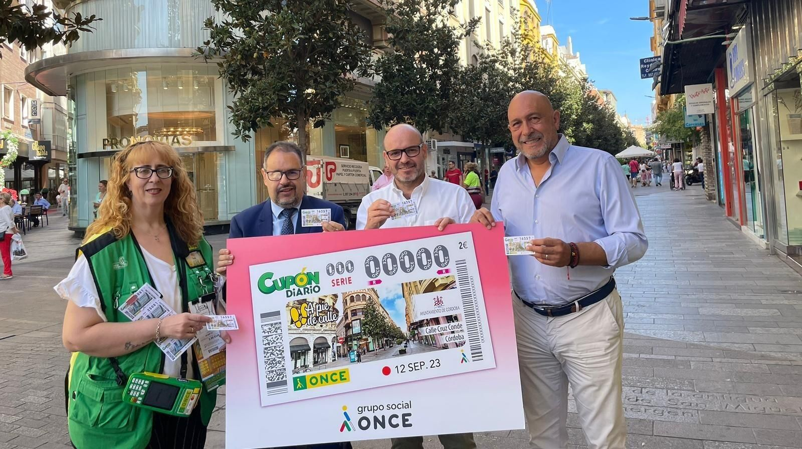 Presentación del cupón de la ONCE dedicado a la calle Cruz Conde de Córdoba. Presentación del cupón de la ONCE dedicado a la calle Cruz Conde de Córdoba.