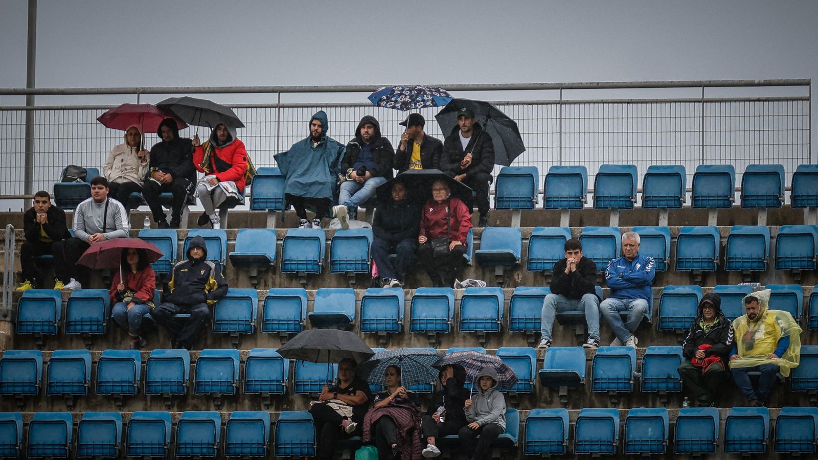 Búscate entre las imágenes del partido de futbol Cádiz CF - Málaga CF