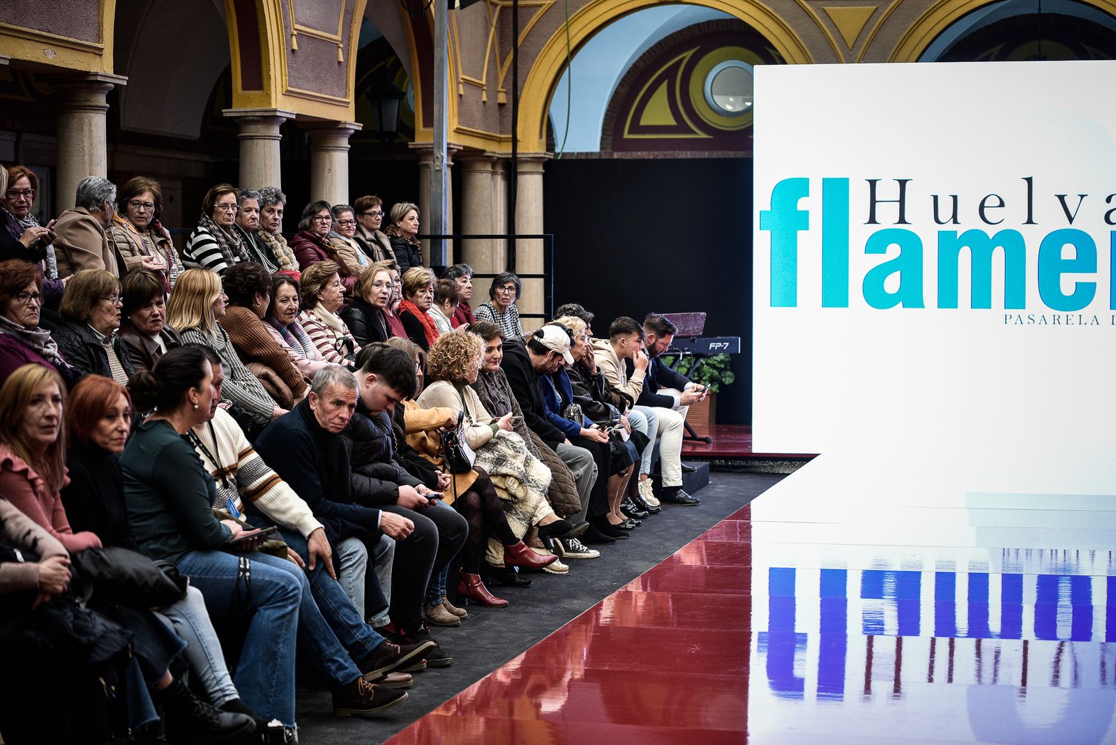 Imágenes de la inauguración de la Pasarela Flamenca en el patio del Ayuntamiento