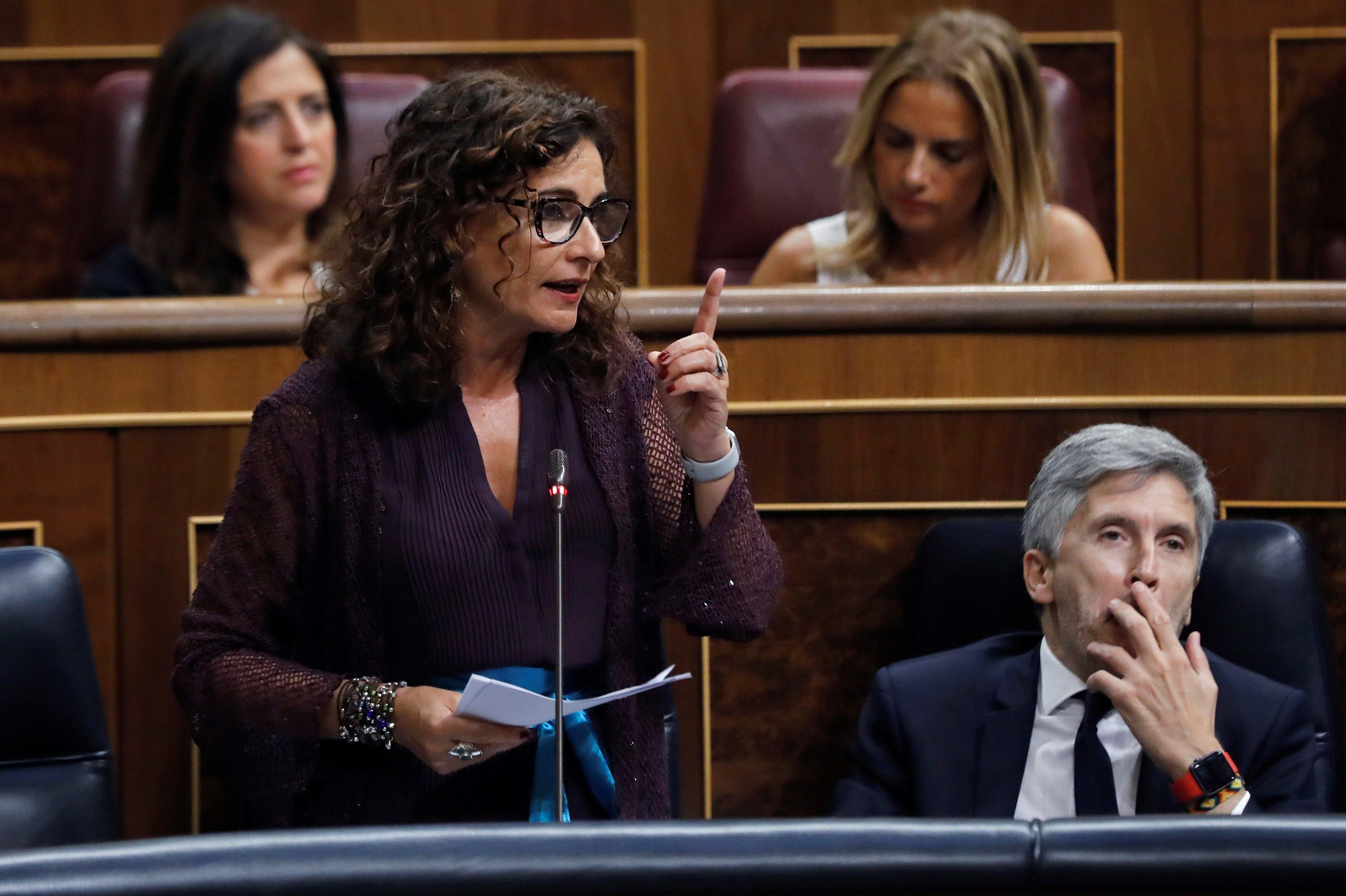 María Jesús Montero, ministra de Hacienda, interviene este miércoles en el Congreso en la sesión de control